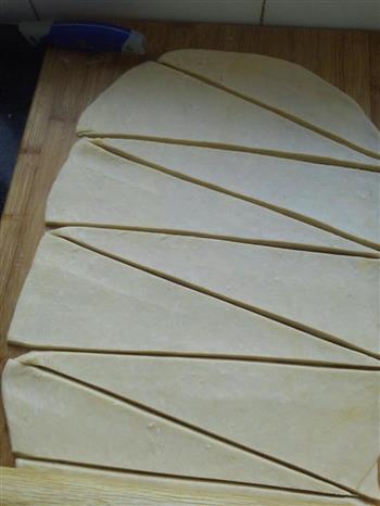 起酥牛角面包的做法步骤2