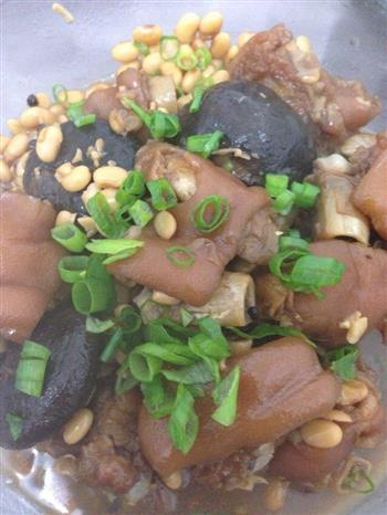 香菇黄豆焖猪蹄的做法步骤5