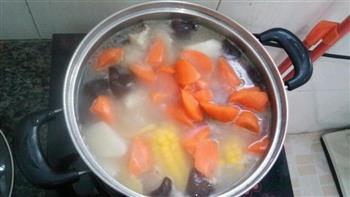养生胡萝卜山药排骨汤的做法图解4