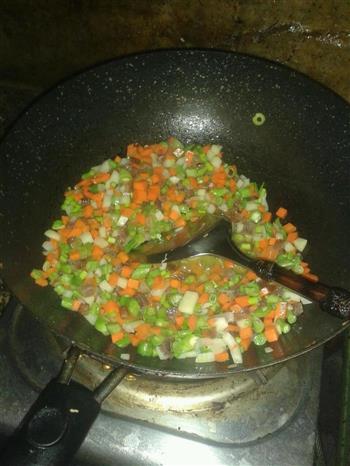 鸡蛋蔬菜炒饭的做法步骤3