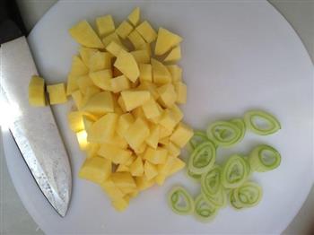 简单香煎小土豆的做法步骤2