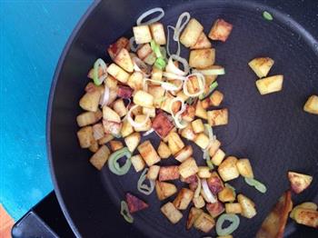 简单香煎小土豆的做法步骤6