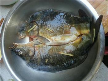 京味烤鱼的做法步骤1