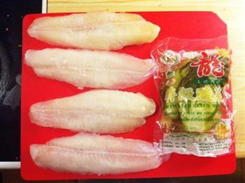 酸菜鲶鱼的做法步骤1