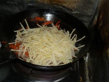 土豆胡萝卜炒肉丝的做法步骤8