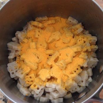 金枪鱼芦笋蘑菇奶酪意面-海绵宝宝意面的做法图解4