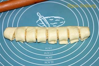 切切变-椰蓉花形面包的做法图解6