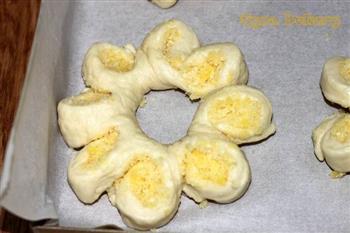 切切变-椰蓉花形面包的做法步骤7