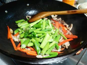 芦笋胡萝卜炒肉的做法步骤3