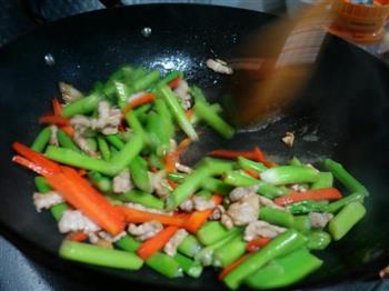 芦笋胡萝卜炒肉的做法步骤4