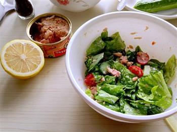 金枪鱼蔬菜沙拉的做法步骤2