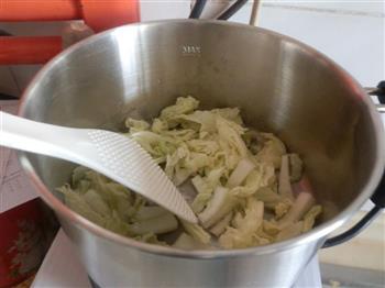 白菜挂面汤的做法图解2