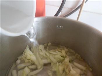 白菜挂面汤的做法图解3