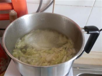白菜挂面汤的做法图解4