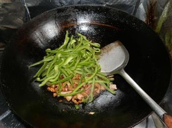 青椒炒肉丝的做法步骤6