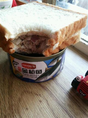 重口味的金枪鱼三明治-黑暗料理哈哈的做法步骤3