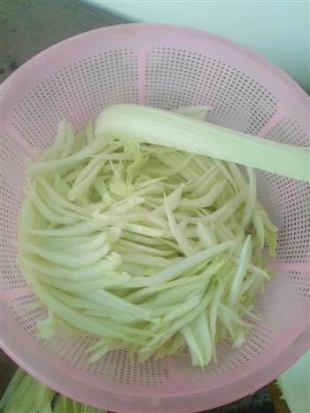 剁辣椒炒白菜茎的做法步骤1