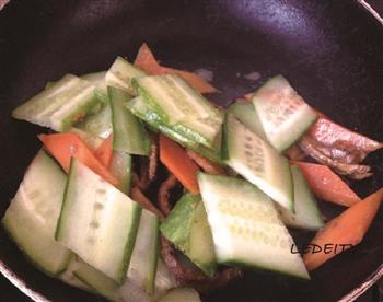 黄瓜胡萝卜炒肉丝的做法步骤5