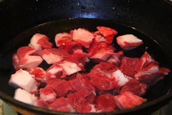 牛肉腐竹煲的做法步骤2