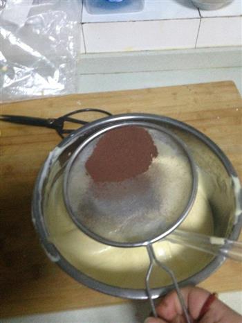 复古花纹巧克力戚风奶油卷的做法步骤12