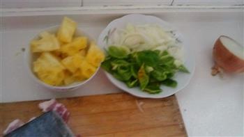 菠萝咕咾肉，家常版的做法步骤1