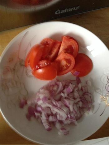番茄洋葱蛋炒饭的做法图解2