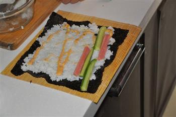 金枪鱼寿司卷的做法步骤4