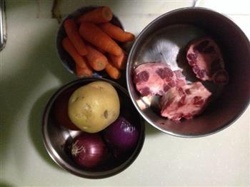 番茄土豆牛尾汤的做法步骤1