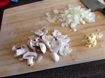 蘑菇鸡肉芝士焗饭 Chicken Casserole的做法步骤2