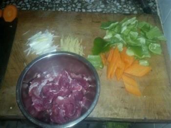 青椒肉段的做法步骤1