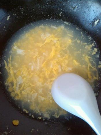 玉米片鸡蛋汤的做法步骤3
