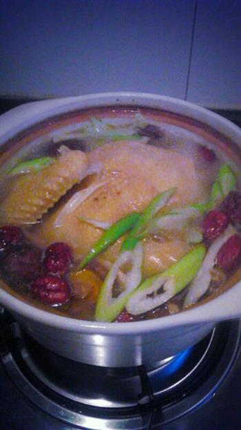 红枣藕片香菇炖鸡汤的做法步骤2