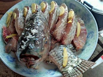 简易清蒸福寿鱼的做法步骤1