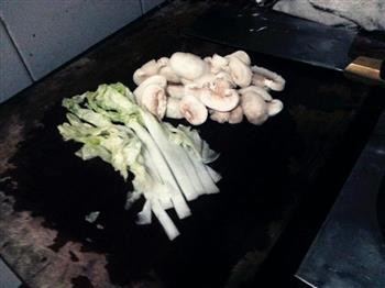 鲜蔬丸子鸡汤面的做法步骤2