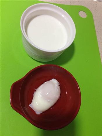 荷包蛋新煮意—牛奶炖蛋的做法步骤3
