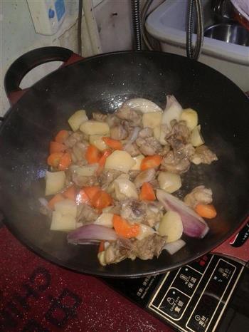 咖喱鸡腿烧土豆的做法步骤4