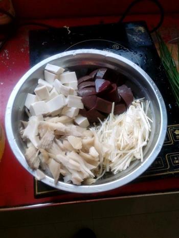 麻辣鸭血豆腐汤的做法步骤1