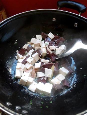 麻辣鸭血豆腐汤的做法步骤2