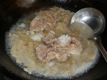 酸菜排骨汤的做法步骤4