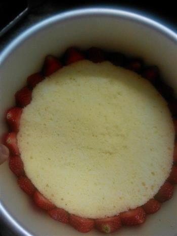 草莓蛋糕慕斯的做法步骤3