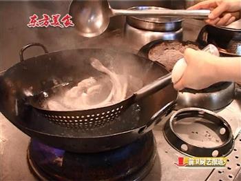 海鲶鱼炖豆腐的做法步骤1