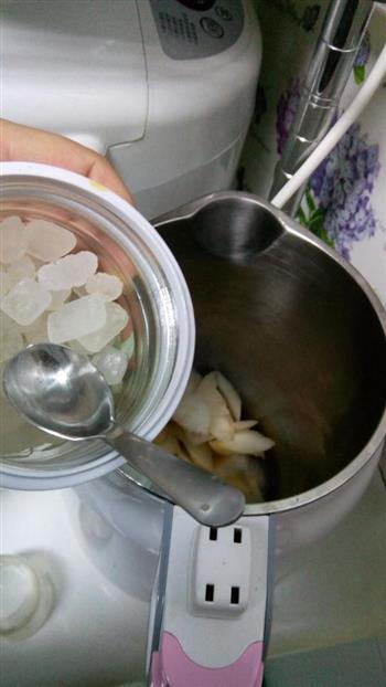冰糖雪梨豆浆机版的做法步骤2