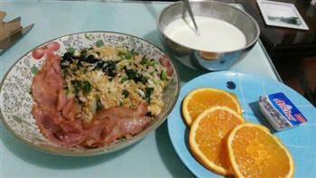 培根海苔蛋炒饭的做法步骤3