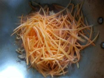 胡萝卜金针菇炒肉丝的做法步骤12
