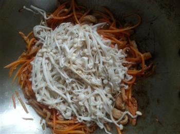胡萝卜金针菇炒肉丝的做法步骤13