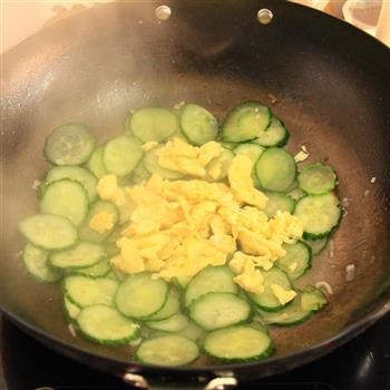 黄瓜炒鸡蛋的做法步骤5