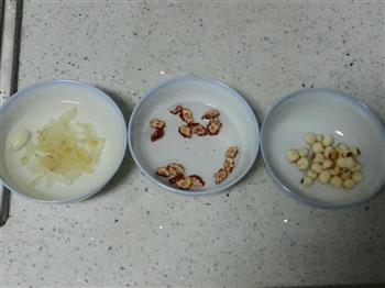 银耳紫薯雪梨百合莲子无敌养生汤的做法步骤4