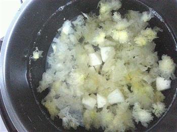 银耳紫薯雪梨百合莲子无敌养生汤的做法步骤5