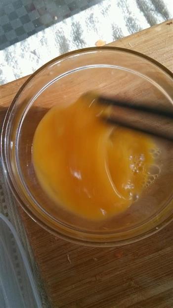 五彩蛋炒饭的做法步骤3