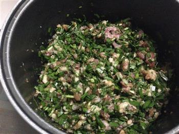 韭菜猪肉水饺的做法步骤1